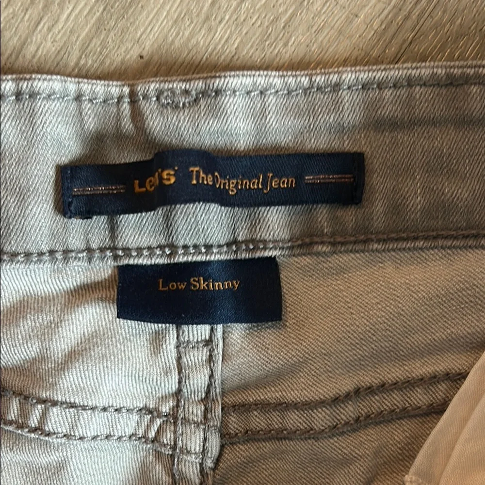 Levi's Gray Capri Jeans Modern Fit - Picture 3 of 6